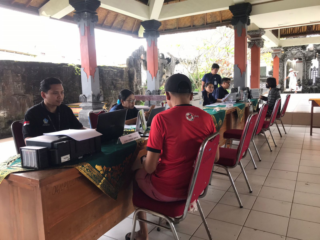 INOVASI pelayanan Keliling PRAJA SAKTI Kecamatan Kuta Selatan hari ini memberikan pelayanan kepada masyarakat Kelurahan Tanjung Benoa, pelayanan publik kolaborasi ini untuk mempermudah, mempercepat dan mempersingkat sehingga masyarakat bisa mendapatkan pe